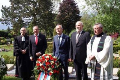 Die Reprsentanten nach der Kranzniederlegung