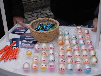 Ostereier im CDU-Design zur verteilung bereit