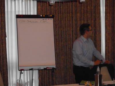 Vors. D. Aufderheide stellt Grundlagen dar.