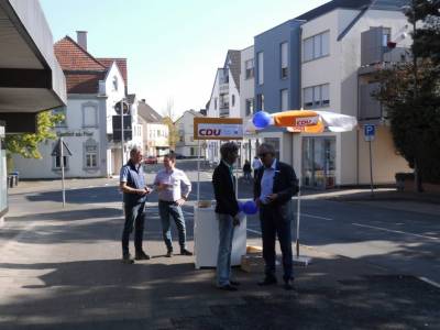 Ostergruaktion vor Aldi am 20.4.