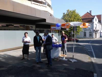 CDU Ostereiaktion vor dem Aldi 20.4.