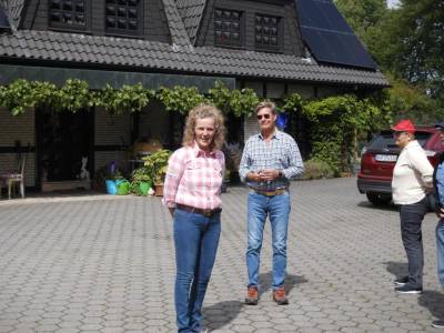 Begrung der Gruppe durch die Hausherren Bienengrber-Killmann u. Killmann