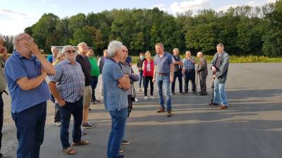 Das Auengelnde  mit den Siloanlagen