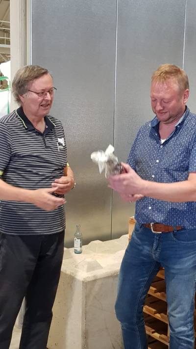 Drubbel-CDU bedankt sich mit einem kleinen Prsent fr die Besichtigung